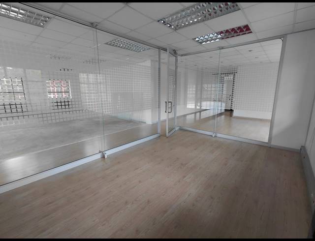223M² OFFICE TO LET IN LYME PARK
